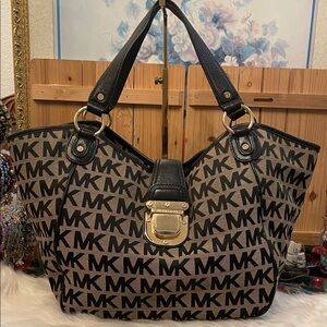 💜Michael Kors Black and Brown Logo Tote